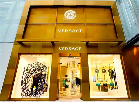 VERSACE stores in Montréal 